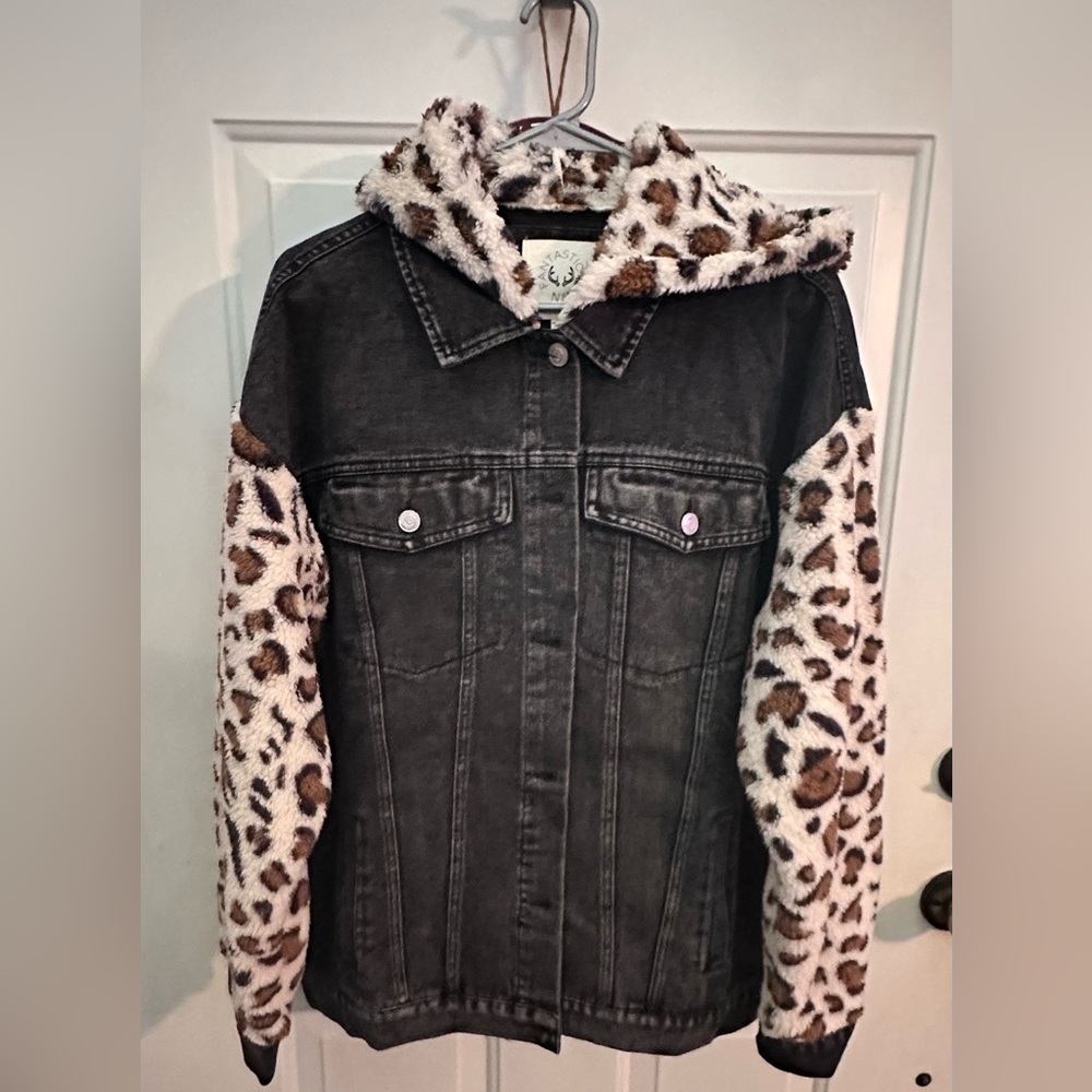 Fantastic fawn Leopard and denim jacket